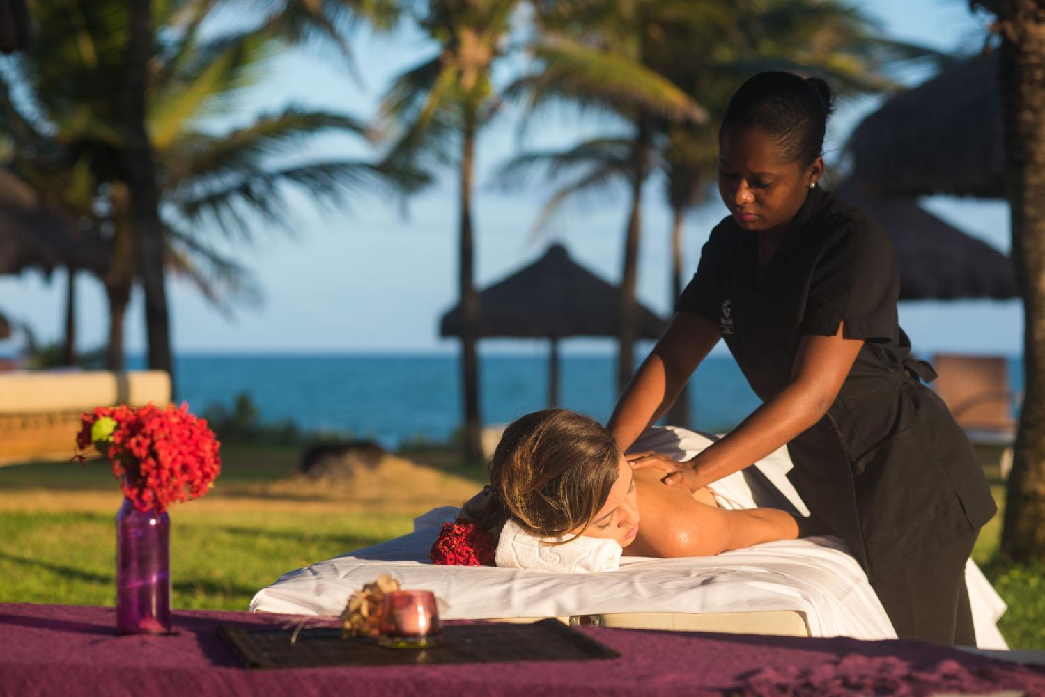 Vila Gale Resort Mares Гуаражуба Екстер'єр фото Massage at a spa